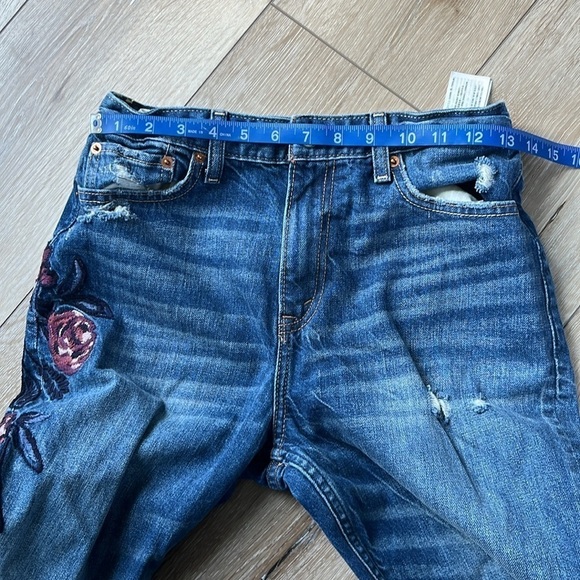 Abercrombie & Fitch Annie Girlfriend Jeans with Floral Embroidery Detail - Picture 12 of 12